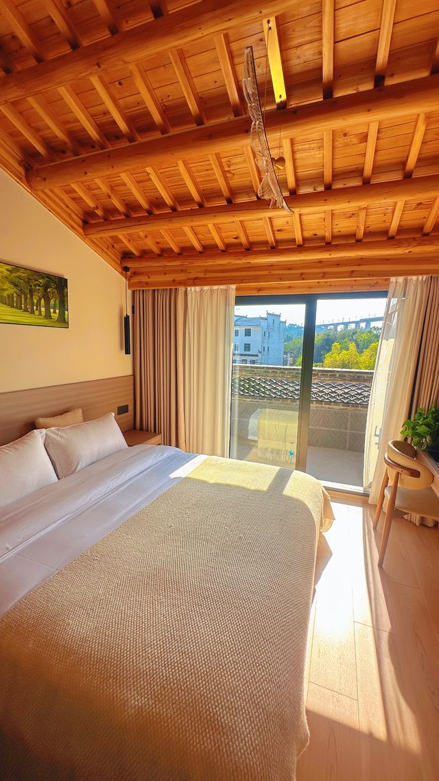 婺源神仙民宿！月亮灣對面的治癒小天地   來婺源住對地方太加分✨ 凡塵民宿的地理位置絕了，對面就是月