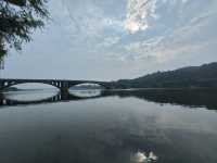 伊闕山水，龍門石窟