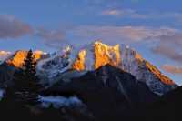 亞拉雪山冬季限定，邂逅日照金山