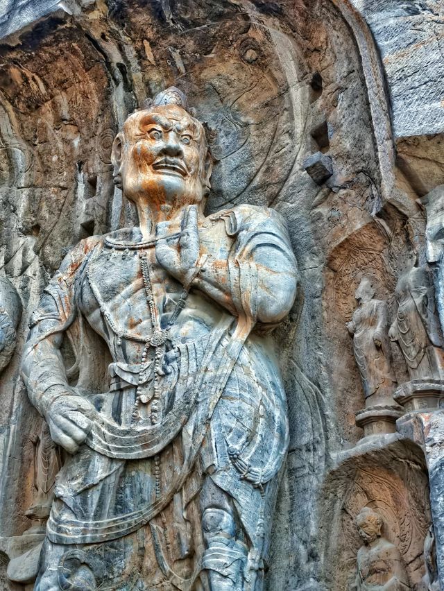 觸摸千年石刻的溫度 觸摸千年石刻的溫度