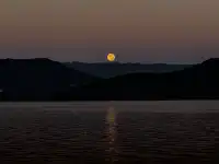 瀘沽湖迎來了一年只有十天左右的風景