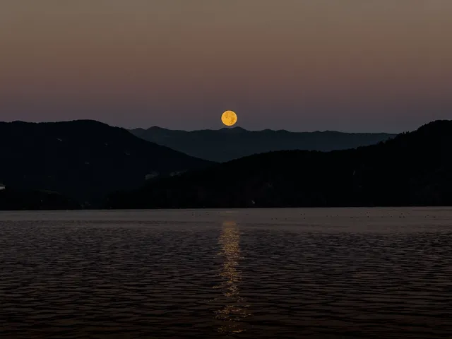 瀘沽湖迎來了一年只有十天左右的風景 瀘沽湖迎來了一年只有十天左右的風景