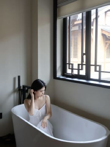 At the end of the bluestone steps of Shibatī, there is a room full of gentleness