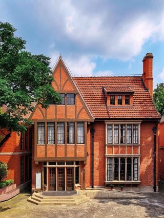 Old villa, new ideas! An English-style villa moves into the community