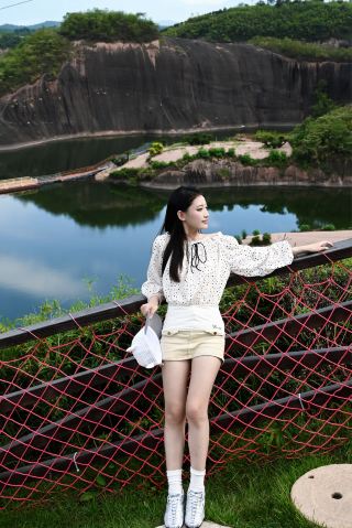 여름날 탈출하여 가오이링의 산수화 속으로