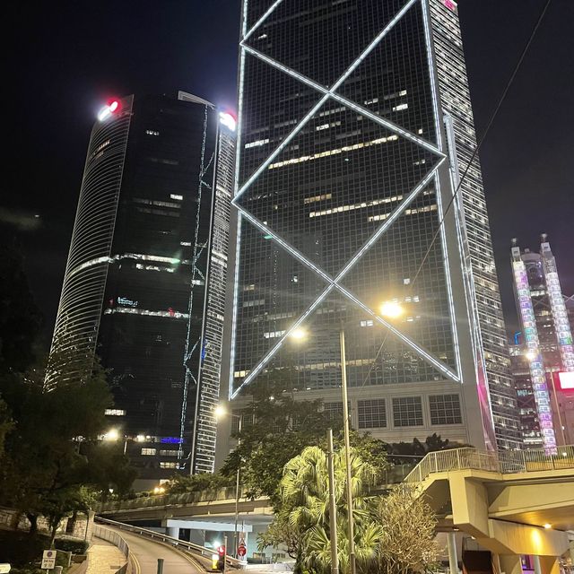 全年恆溫泳池，金鐘三寶港麗洒店