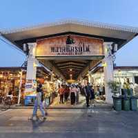 เดินเล่นตลาดวินเทจ”ตลาดนัดรถไฟศรีนครินทร์”