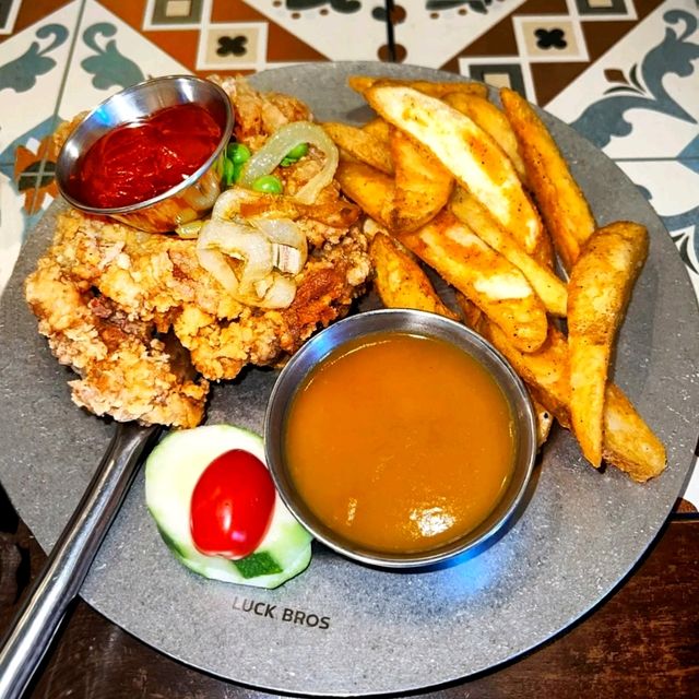 A good lunch at Luckbros Kopi ☕