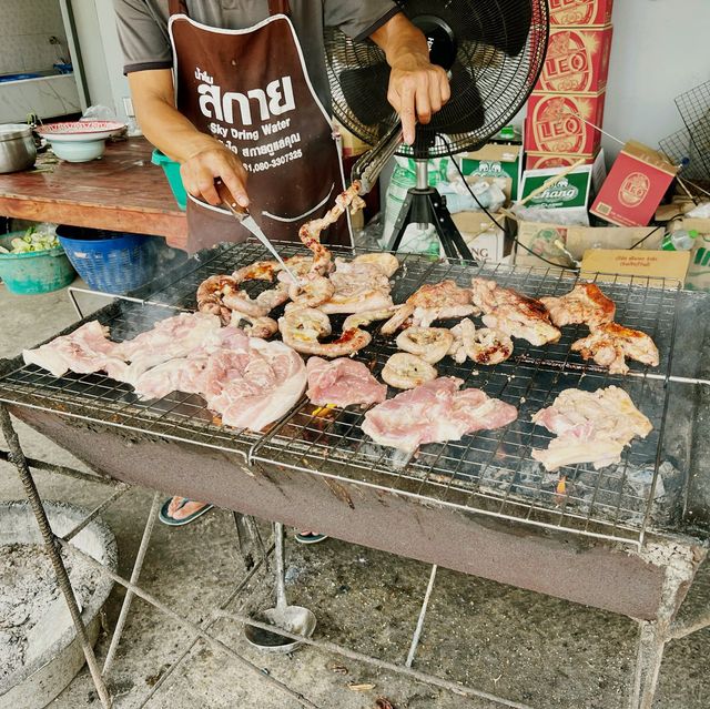 ร้านเจ๊อ้อยส้มตำริมคลอง