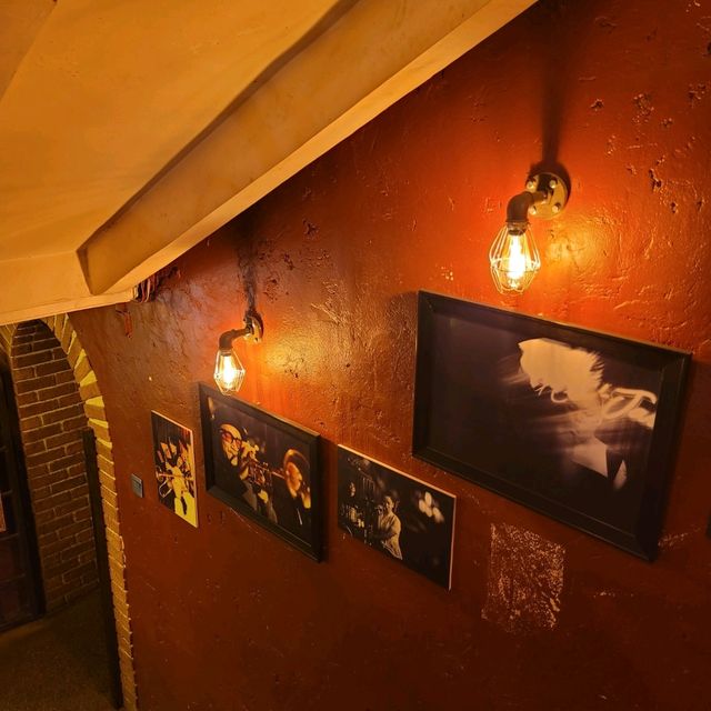 몽골 울란바토르의 아름다운 재즈바 Fat Cat Jazz Club