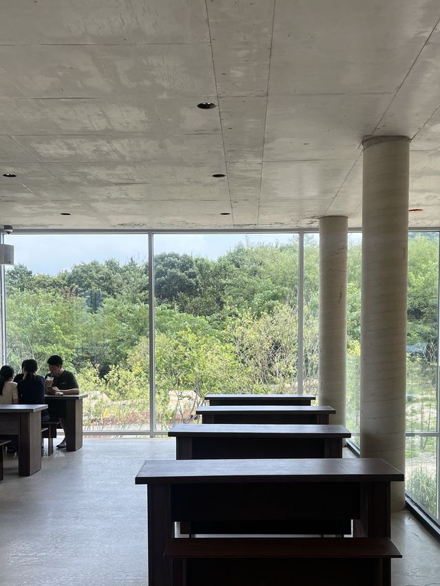 영종도 갤러리같이 깔끔하고 세련된 대형베이커리 카페 ‘빌리앤오티스’ 