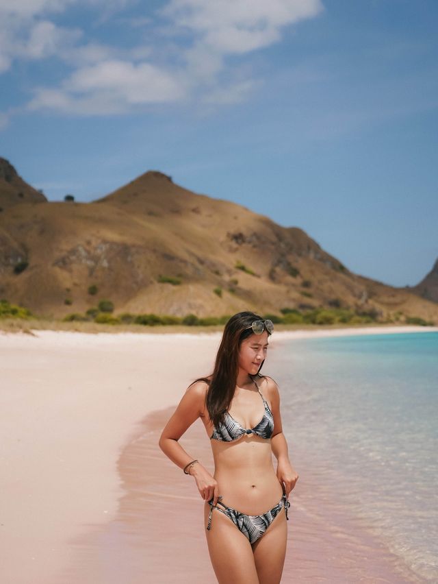 Labuan Bajo | the dreamy pink beach is real😍