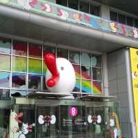ハチエモンがおるで(笑)キッズプラザ大阪入り口前