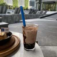 คาเฟ่ BRIX เปิดในโรงแรม Salil ริมแม่น้ำ