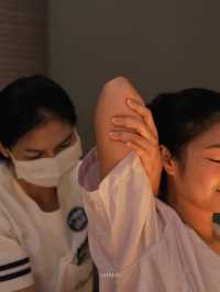 พาร่างกายมาผ่อนที่ Let's Relax Spa