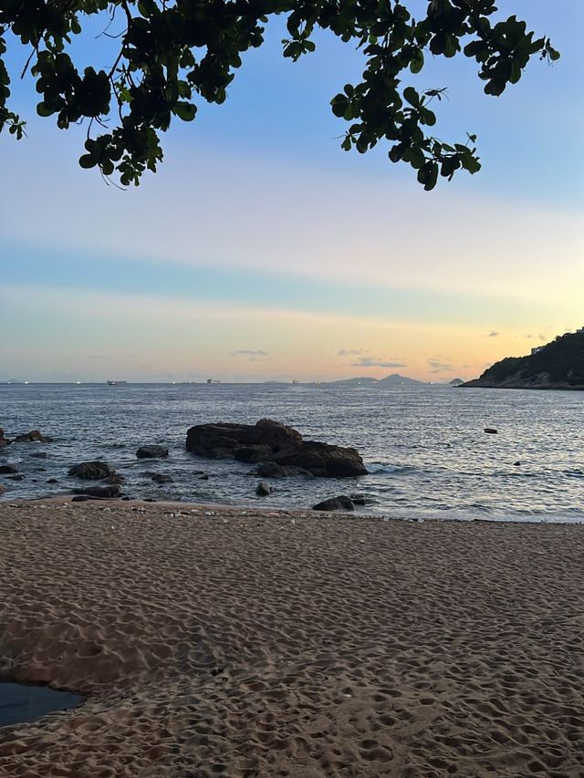 ‼️本地遊 •發掘隱藏的觀賞日落好去處🌄！赤柱後灘 🥰讓你陶醉在海濱區的浪漫情調中