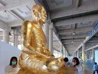 พบความสุข สงบ กราบหลวงปู่สด บูชาพระพุทธเจ้าล้านองค์