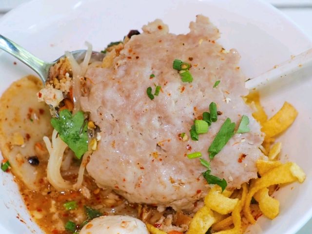🥢🍋 “มะนาวก๋วยเตี๋ยวในสวน” ร้านอร่อย (ไม่ลับ) ย่านตลิ่งชัน
