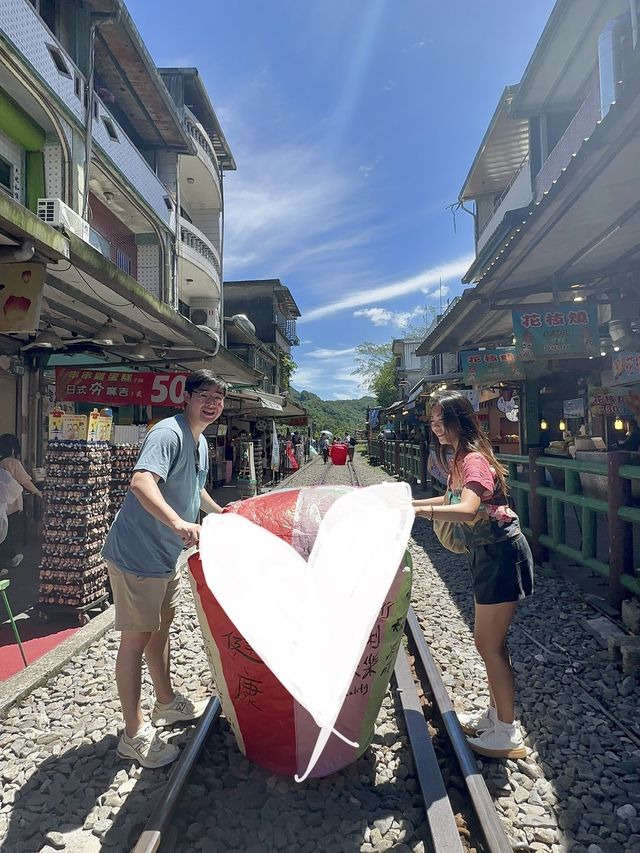 Fly a Sky Lantern in Taipei!! 🏮🛤️