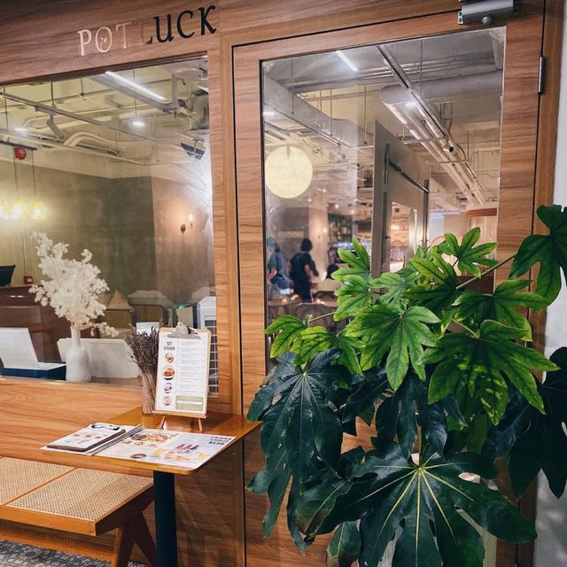 🌟木系舒適Café • 足料龍蝦意粉卷🌟 