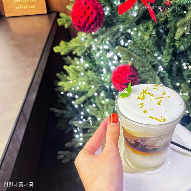 #크리스마스 #연남동 #트리맛집 여기도 또 있네🎄  #모닝캄 @모닝캄연남