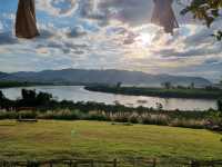 the river craft เดอะริเวอร์คราฟท คาเฟ่ที่เชียงของ