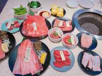 大量和牛、海鮮、小食及甜品任點任食，食物種類夠晒多元化，性價比極高，值得一試~