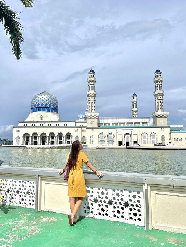 물 위에 비치는 모스크 ‘리카스 모스크’