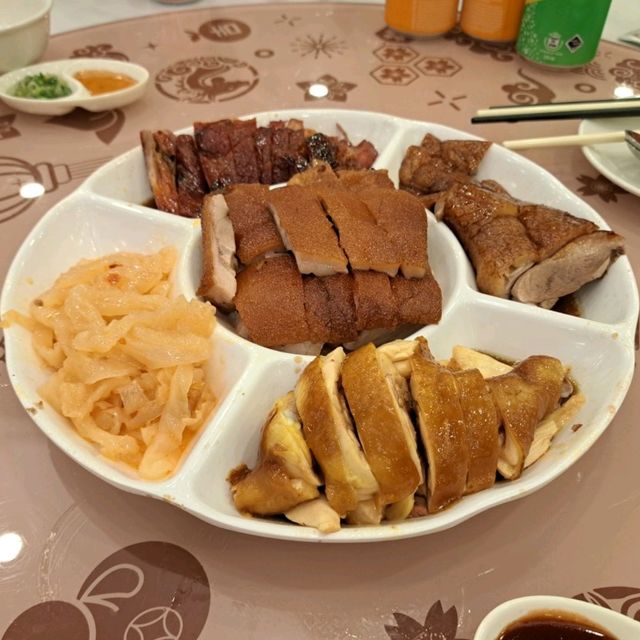慶祝父親節🥳乳豬龍蝦全包宴😍👏