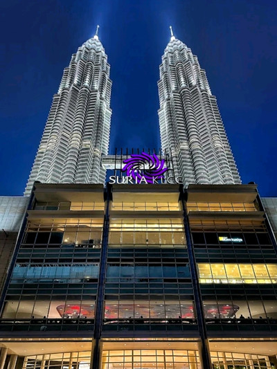 Louis Vuitton golden handbag bag shopping mall Petronas Twin Towers shop  show window handbag shoes Kuala Lumpur Malaysia Stock Photo - Alamy