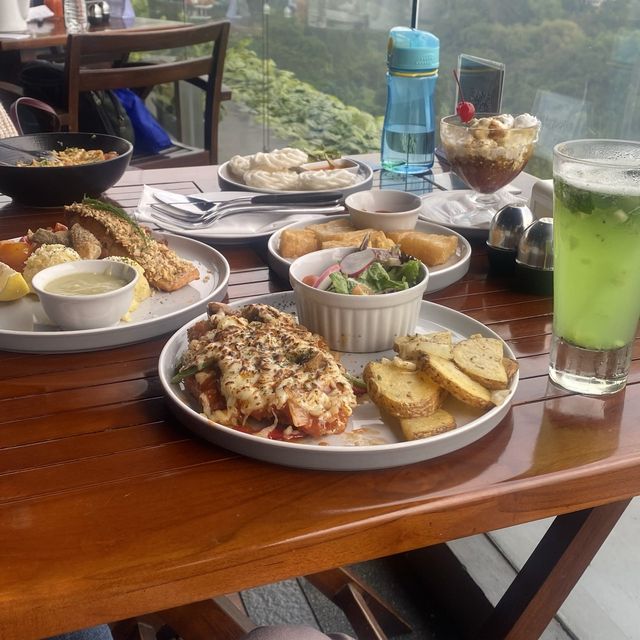 Dago Delight:Delicious Bites, Green View