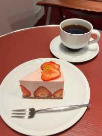 【福岡カフェ】いちごがたっぷりのレアチーズケーキ