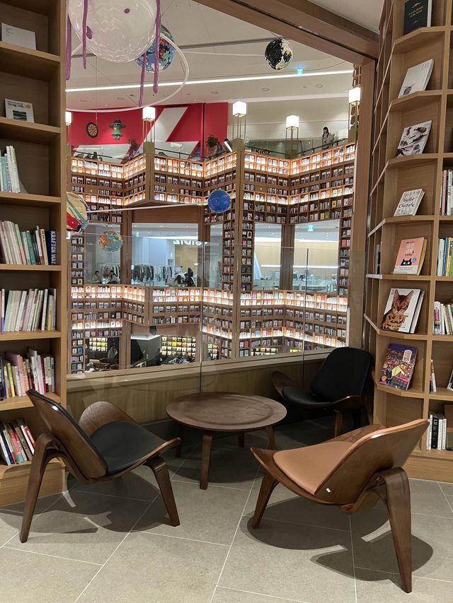 韓国/京畿道【水原】ピョルマダン図書館