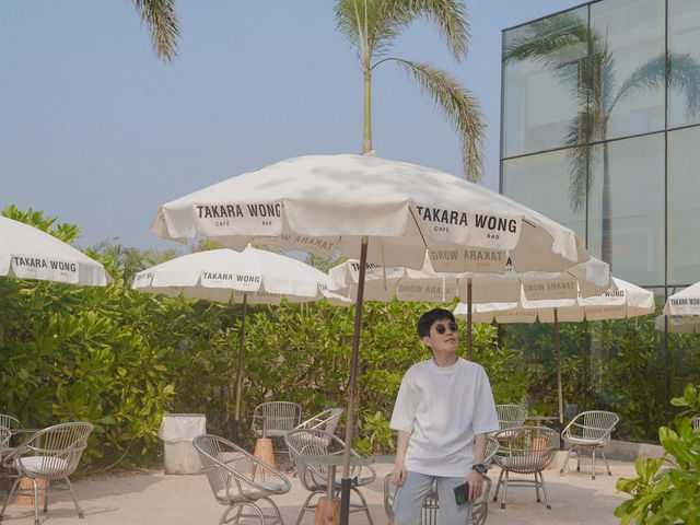 Takara Cafe and Wong Bar คาเฟ่ริมทะเลบางแสน 