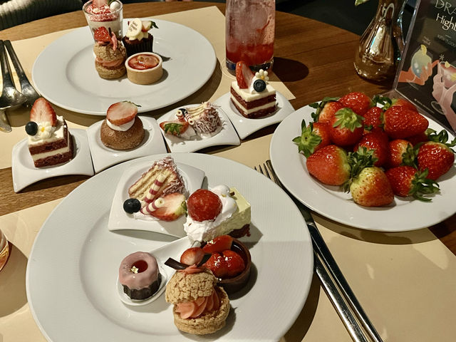발렌타인데이엔 로맨틱한 딸기뷔페🍓서울 드래곤시티 THE 26
