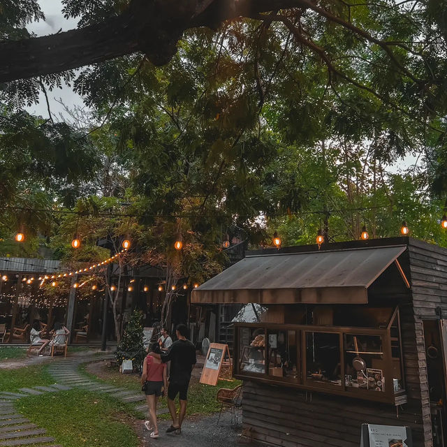 คาเฟ่ย่านสุขุมวิท "The Wood Land"