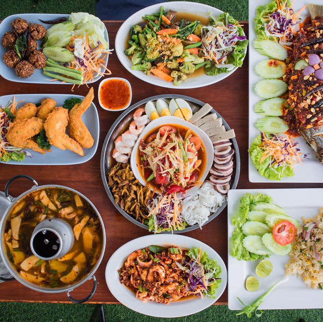คาเฟ่วิวทุ่งนาเขียวบรรยากาศดีมาก ชัยภูมิ