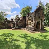 ปราสาทหินสระกำแพงน้อย 