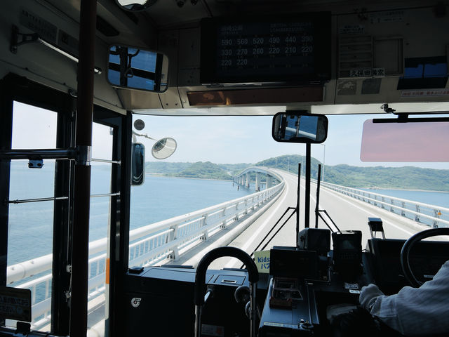 鑲嵌在藍天碧海的大橋 🌊