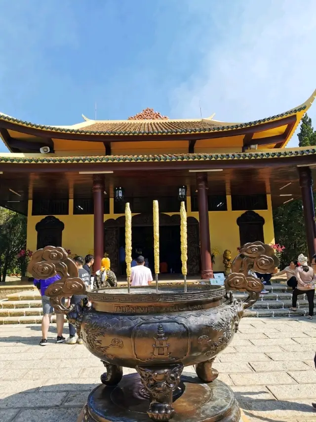 วัดตั๊กลัม Truc Lam Pagoda ดาลัด