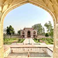🤩 Unveiling the marvellous Itmad-Ud-Daulah's Tomb 💎