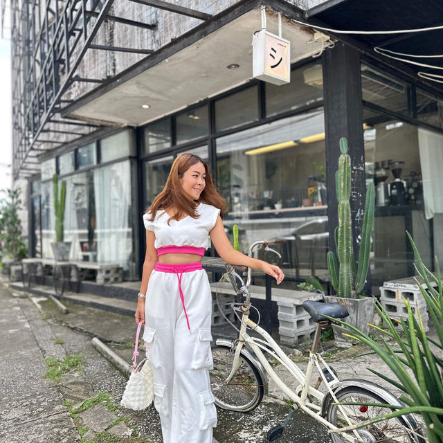 แวะชิมกาแฟส้มที่แดดส่องคาเฟ่ 