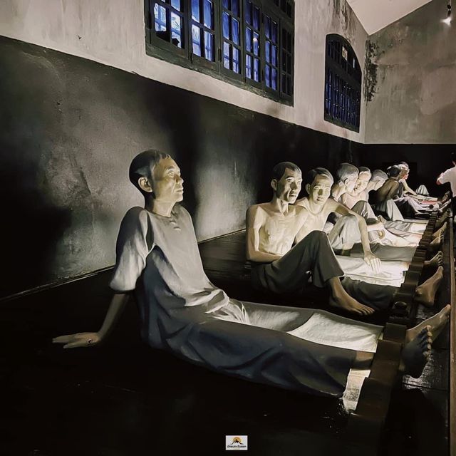  Hoa Lo Prison Museum