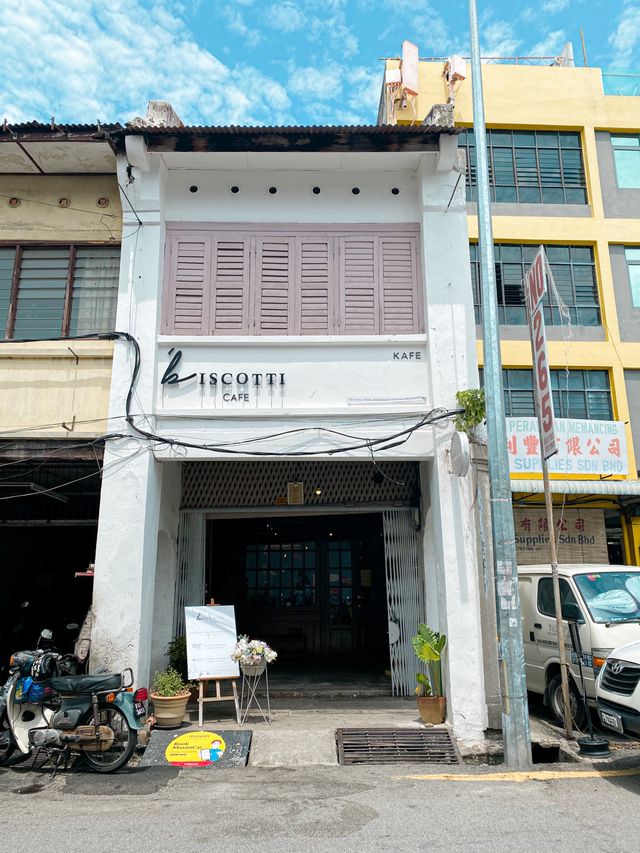 Cozy and Quiet Café in Penang Island 🇲🇾  Cozy and Quiet Café in Penang Island 🇲🇾