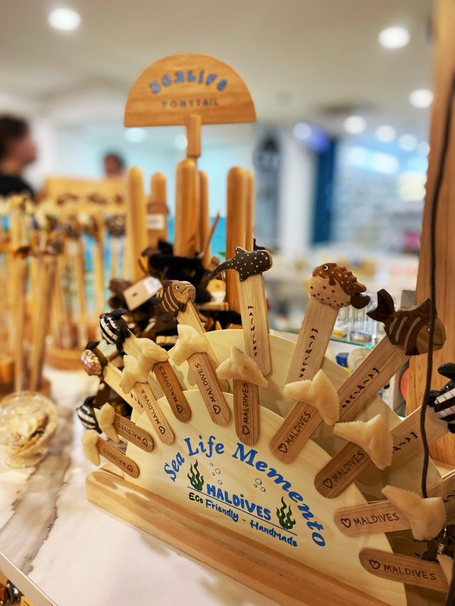 Souvenir time in Malé Airport before you leave ✈️