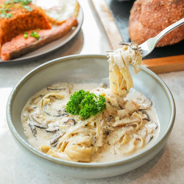 Bat Tales Cafe & Restaurant Khaoyai
