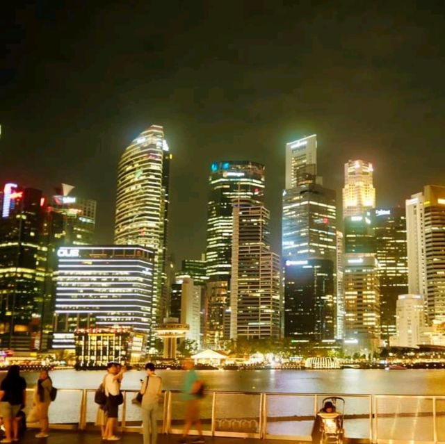 A Tranquil Night Walk at Marina Bay