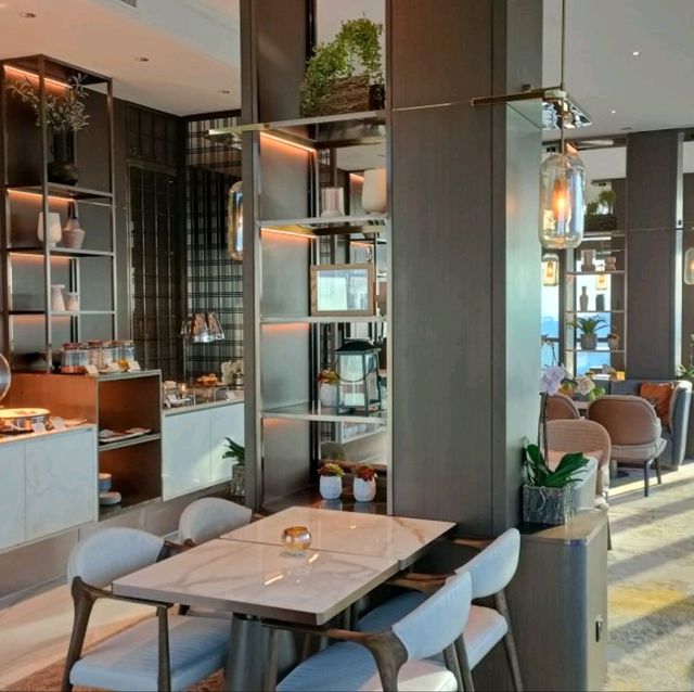 Momentous Hotel Alexandra 