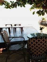 Manga & Hubba : คาเฟ่ริมทะเลบางเสร่