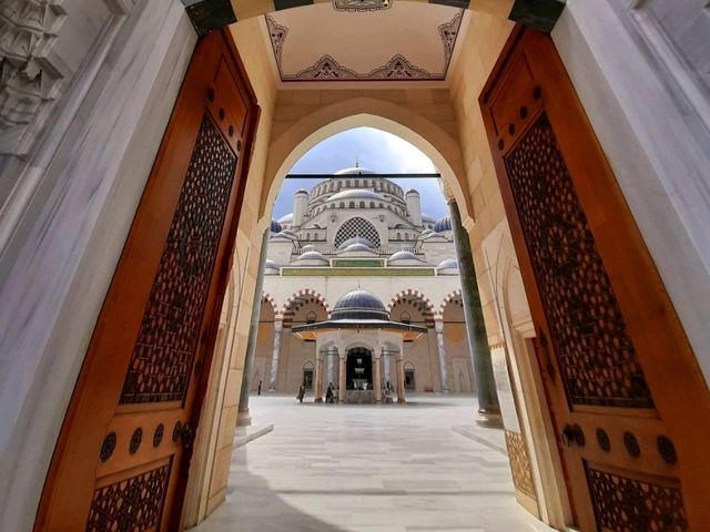 Çamlıca Camii 恰姆勒加清真寺🕌- 土耳其伊斯坦布爾最大最美的清真寺，適合打卡拍照📸